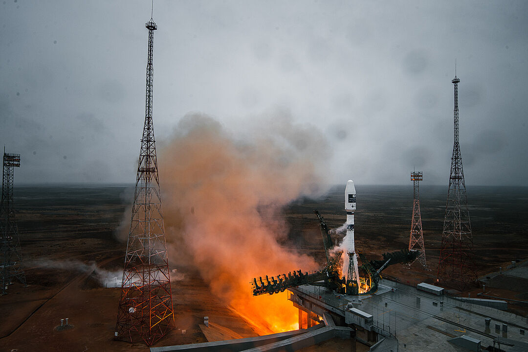 Sojus-Rakete mit BEESAT-Satelliten an Bord kurz vor dem Start auf dem Kosmodrom Baikonur in Kasachstan. 