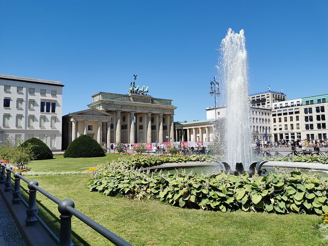 Springbrunnen am Brandenburger Tor in Berlin