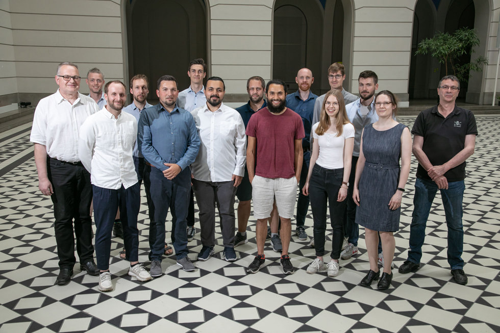 Gruppenfoto der Mitarbeiter*innen vom Fachgebiet Luftfahrtantriebe Juni 2022