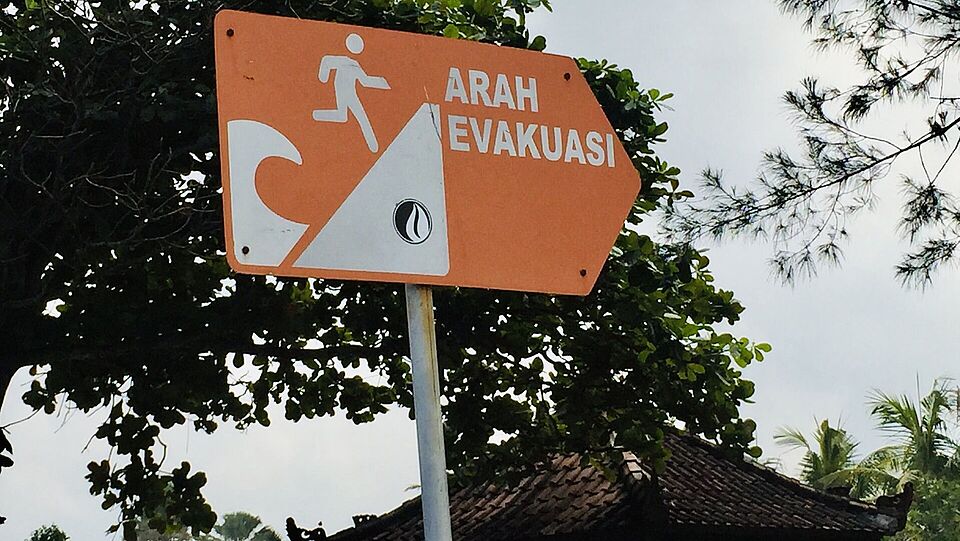 Schild Tsunami Evakuierungsroute