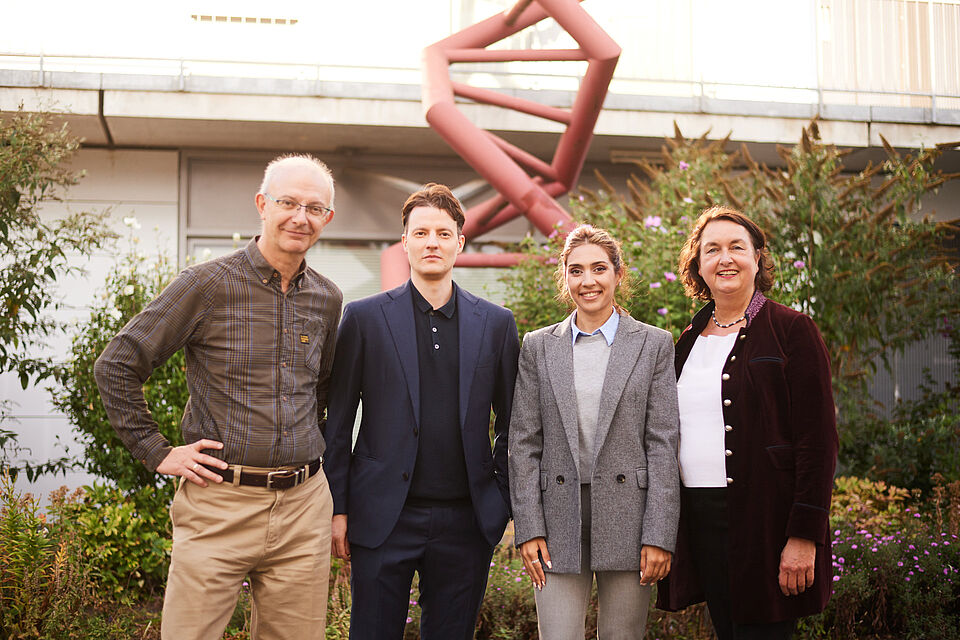 Das Team von PRAMOMOLECULAR, Dr. Thomas Eichinger, Dr. Thomas Hiller, Ida Shaef und Dr. Merle Fuchs (v.l.n.r.) wurde mit dem Innovationspreis Berlin-Brandenburg 2023 ausgezeichnet.