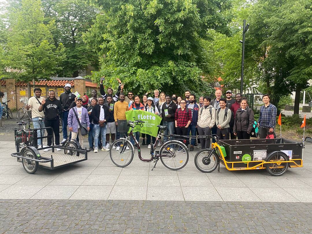 Gruppenbild mit Lastenrädern der TU Berlin, ZTG Fahrradexkursion