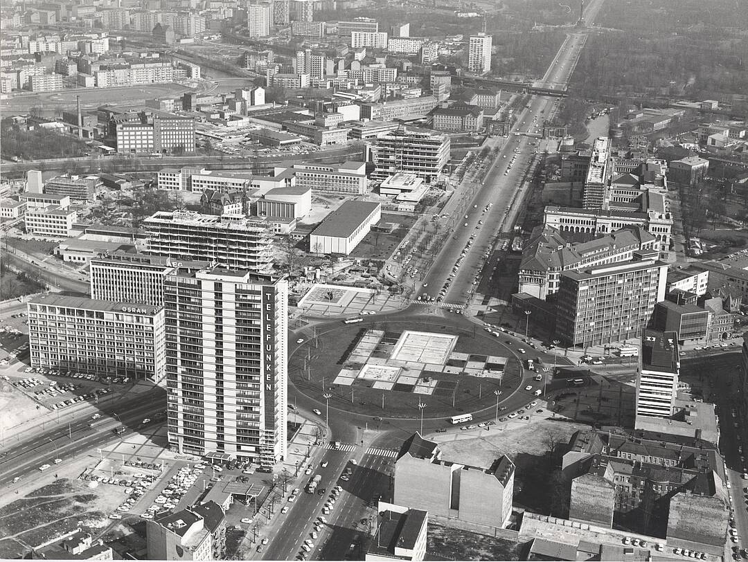 Luftaufnahme vom Ernst-Reuter-Platz in den 1960er Jahren