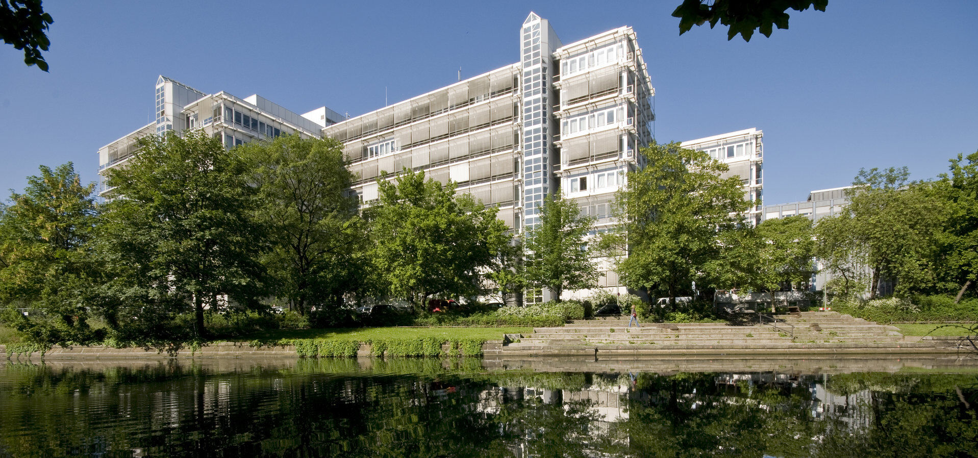 Blick auf den Elektrotechnik-Neubau der Technischen Universität Berlin