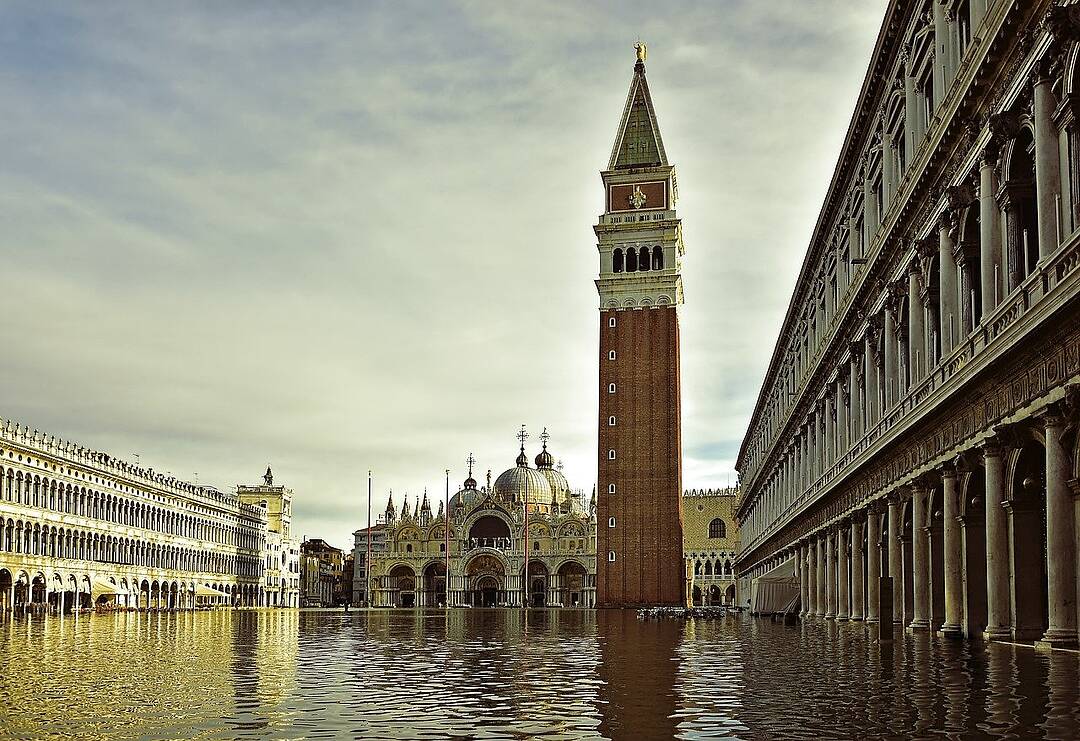 Markusplatz in Venedig überschwemmt