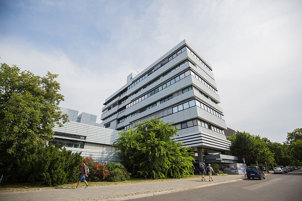 Blick auf das Gebäude der Technischen Chemie der TU Berlin