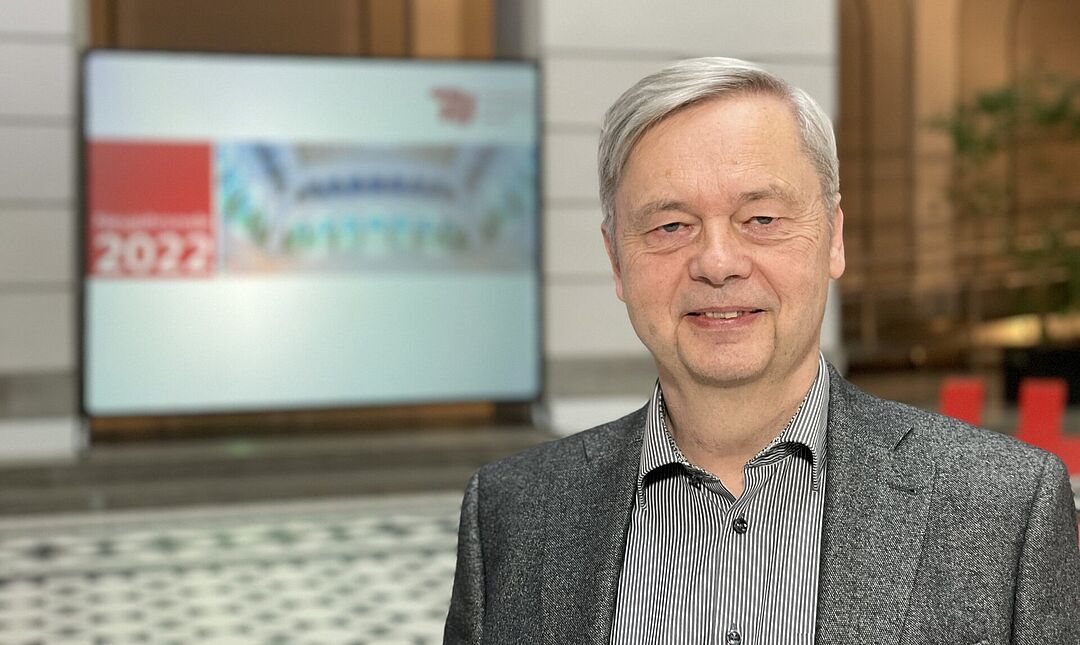 Prof. Dr. Christian Thomsen im Lichthof