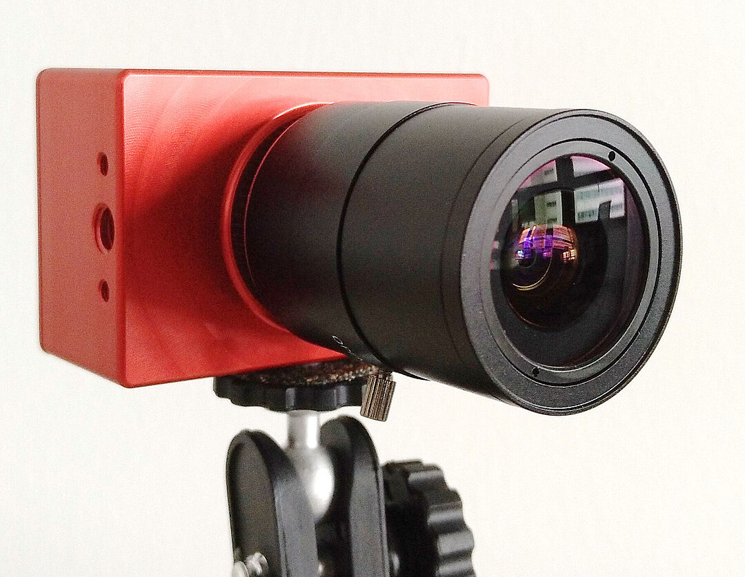 Unscheinbarer Revoluzzer: Eine der wenigen kommerziell erhältlichen Eventkameras, hier vom Hersteller iniVation. Sie wird an der TU Berlin für Forschungszwecke eingesetzt. 