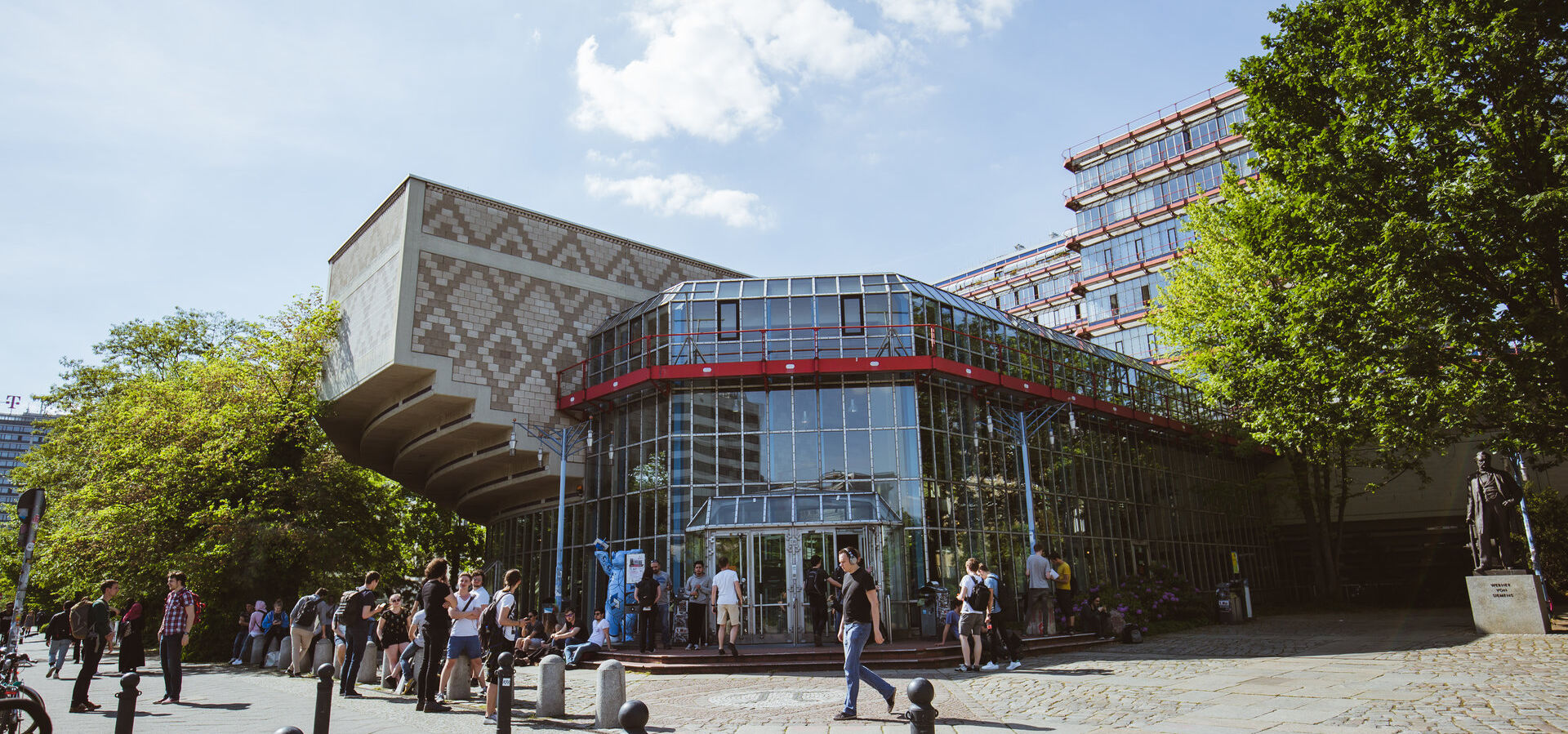 Blick auf das Mathematikgebäude der Technischen Universität Berlin
