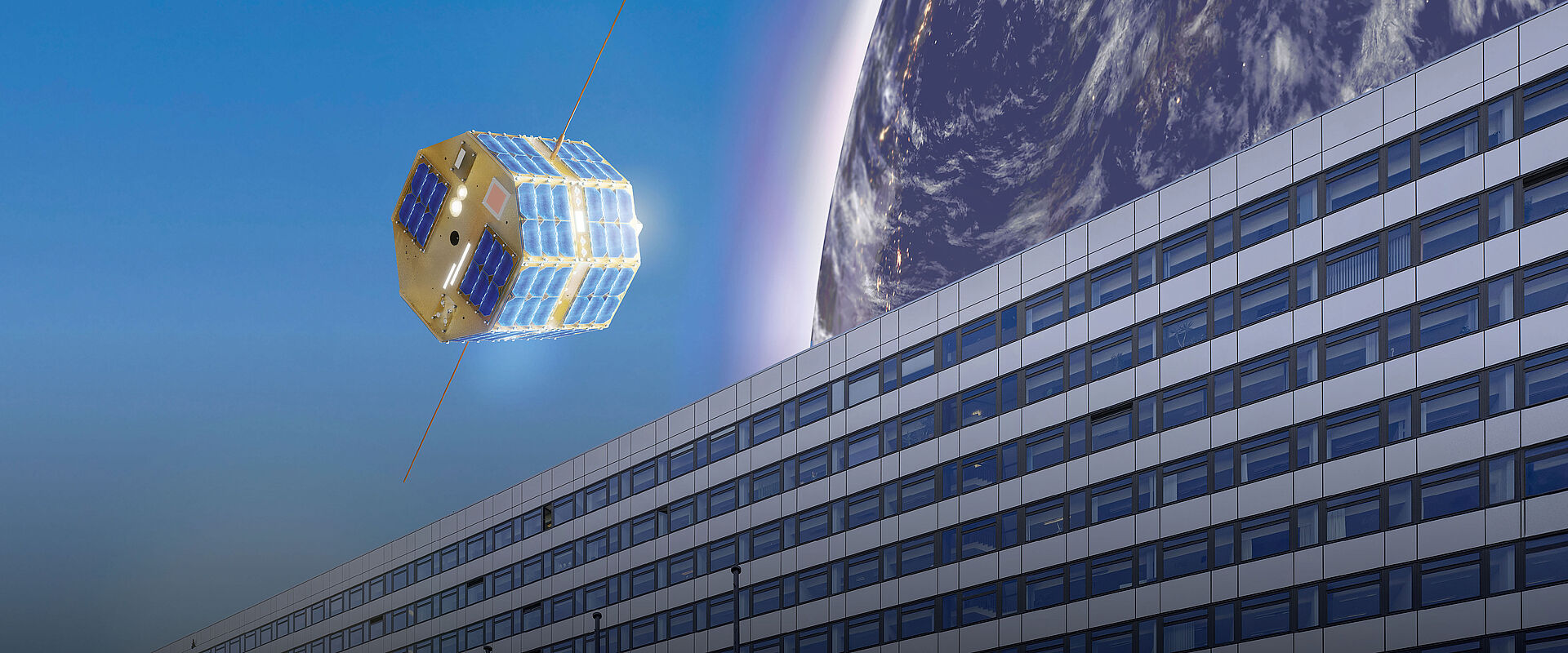TU-Satellit über dem Hauptgebäude - Berlin University Alliance - Offenes Wissenslabor