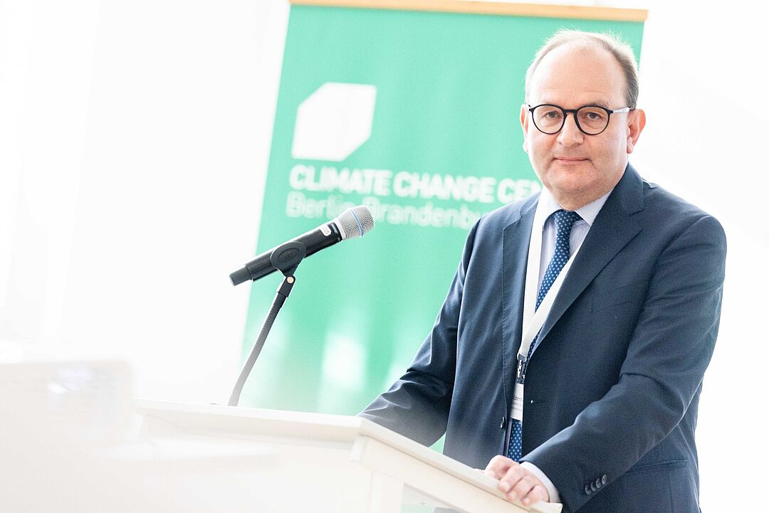 Prof. Dr. Ottmar Edenhofer lehrt an der TU Berlin Ökonomie und Politik des Klimawandels