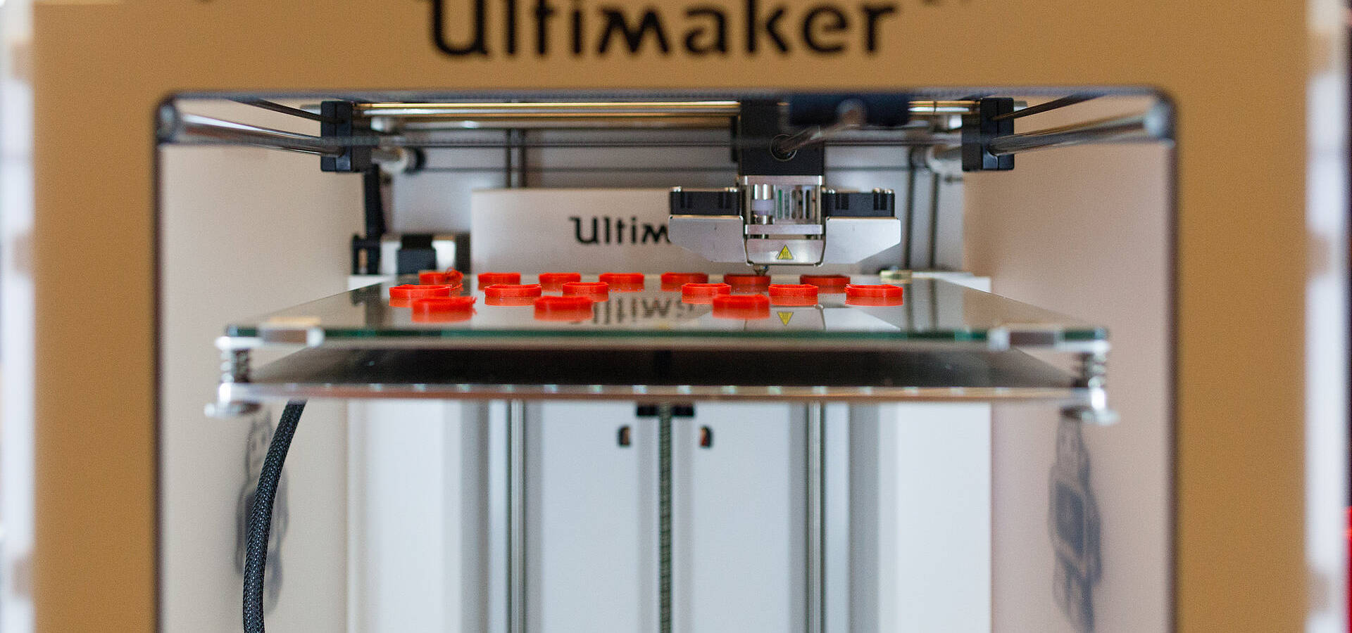 Blick in den Ultimaker, ein technisches Gerät für 3D-Druck