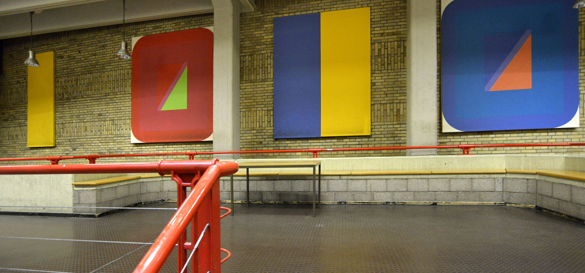 Kunstwerk auf dem Campus der Technischen Universität Berlin: Metro-Serie im Mathematikgebäude