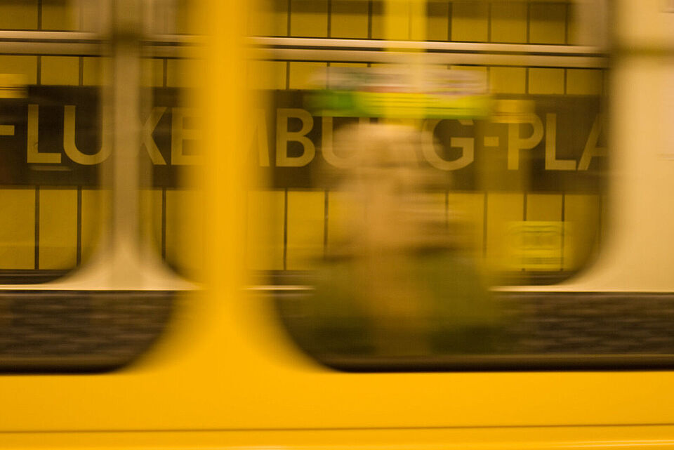 Fahrende U-Bahn der BVG 