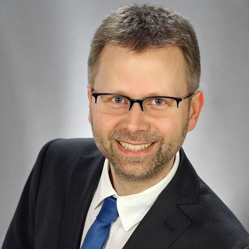 Portrait von Prof. Dr.-Ing. Peter Flesch