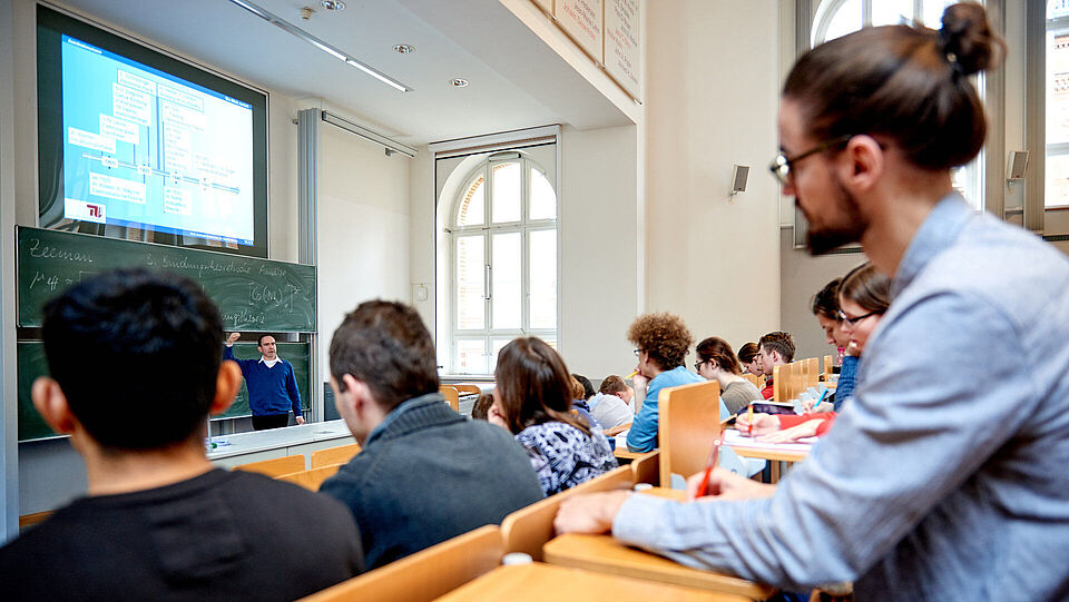 Studierende in einem Hörsaal der Technischen Universität Berlin